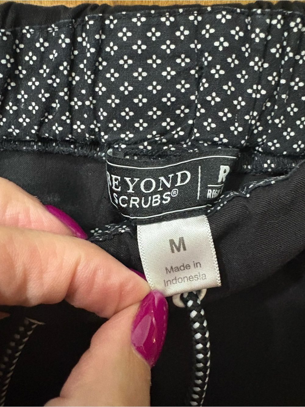 Beyond Scrubs Black Drawstring Scrub Pants with Patterned Waistband M
